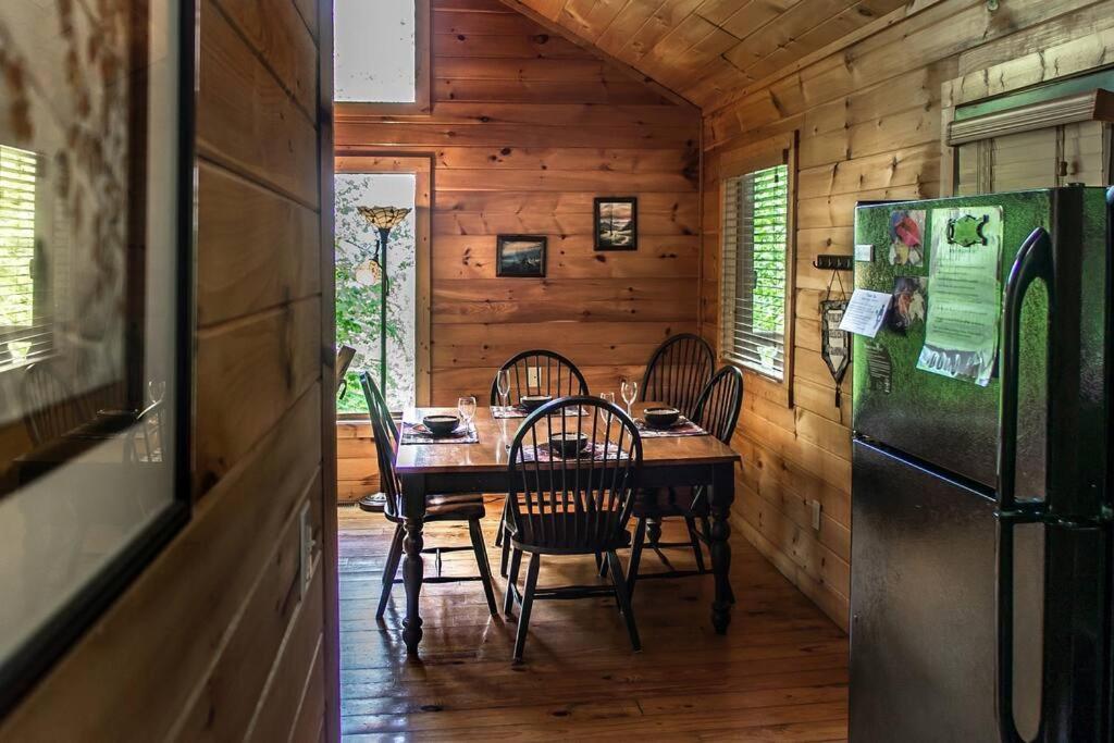 Holly Tree Hideaway - Semi Secluded Mtn Setting Villa Sevierville Exterior foto