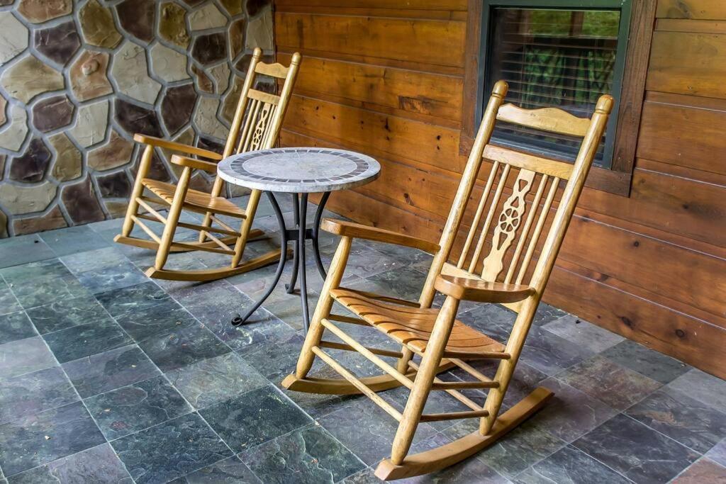 Holly Tree Hideaway - Semi Secluded Mtn Setting Villa Sevierville Exterior foto