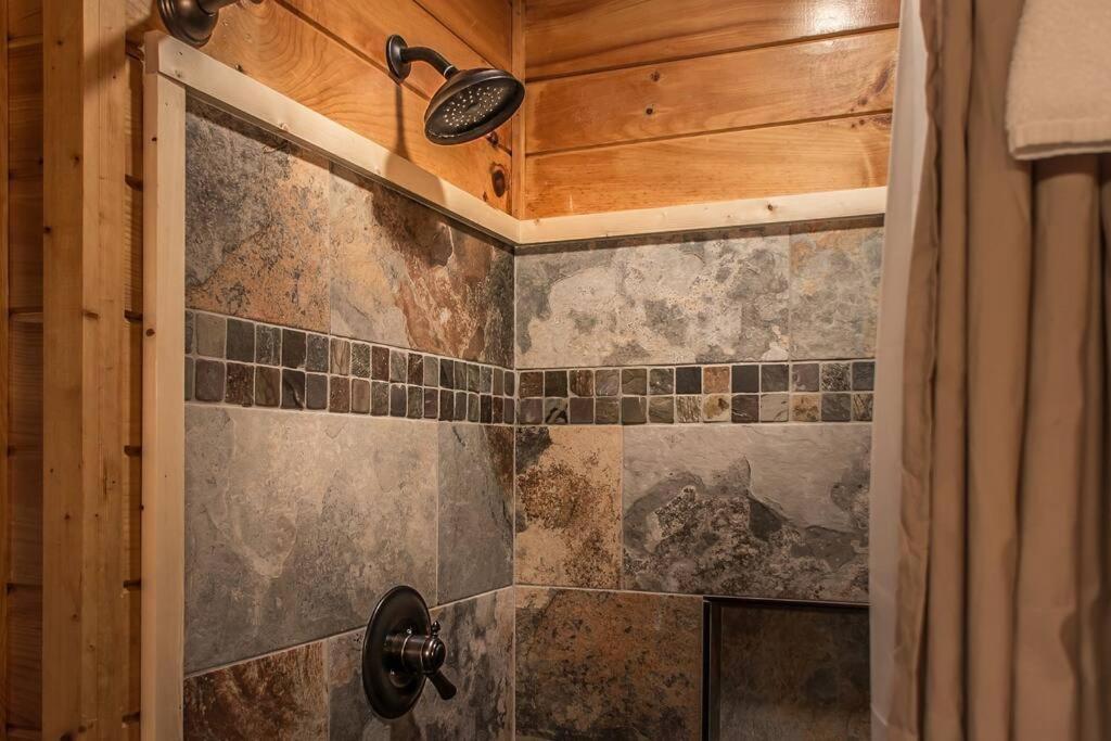 Holly Tree Hideaway - Semi Secluded Mtn Setting Villa Sevierville Exterior foto