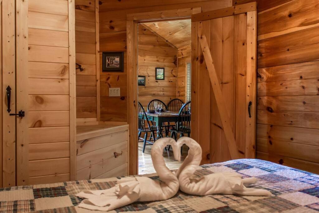 Holly Tree Hideaway - Semi Secluded Mtn Setting Villa Sevierville Exterior foto