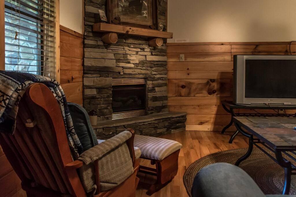Holly Tree Hideaway - Semi Secluded Mtn Setting Villa Sevierville Exterior foto