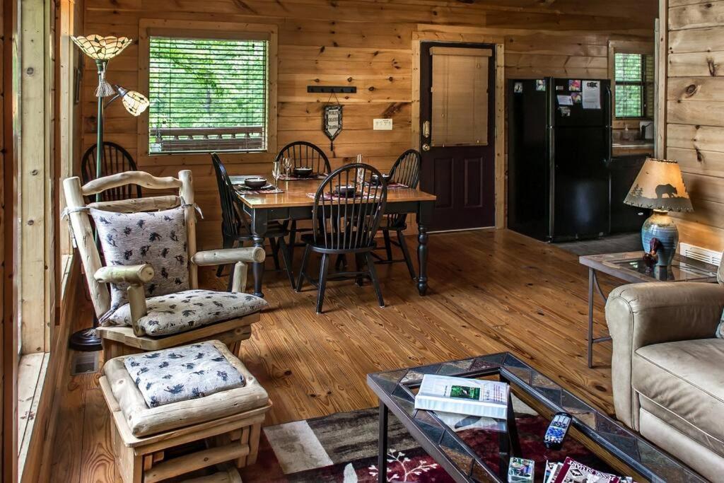 Holly Tree Hideaway - Semi Secluded Mtn Setting Villa Sevierville Exterior foto